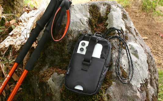 スマホをアクションカムにする「ザック胸固定ポーチ」｜登山の両手フリー撮影がラクになる